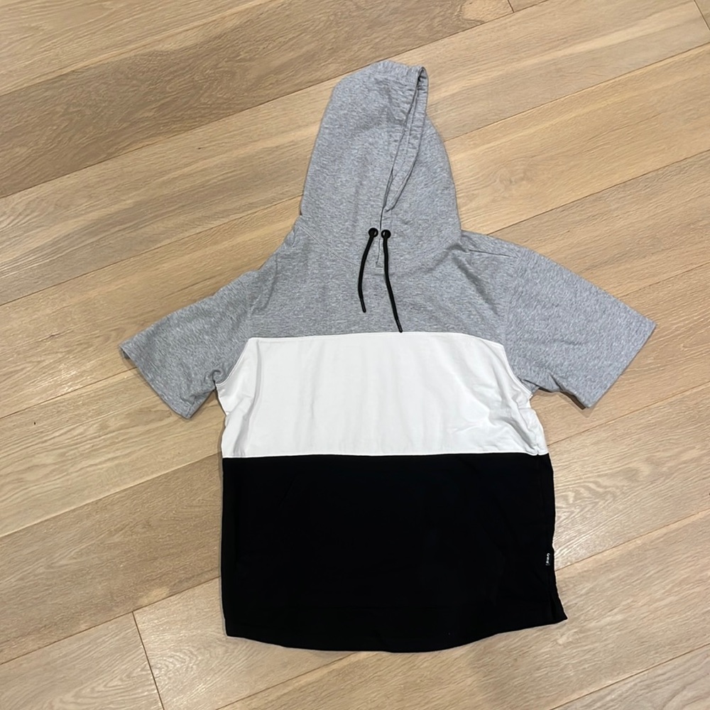 Short sleeve hoodie